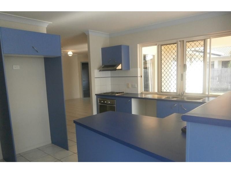 33 LOMOND STREET, Kirwan QLD 4817