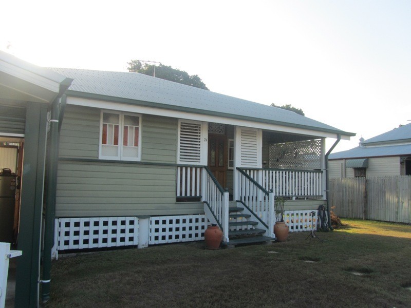 24 Leigh Street, West End QLD 4810