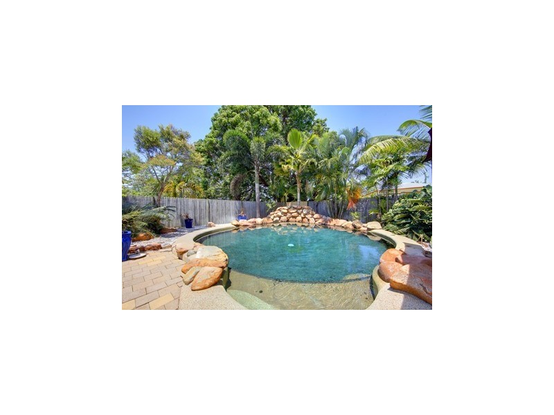 24 Leigh Street, West End QLD 4810