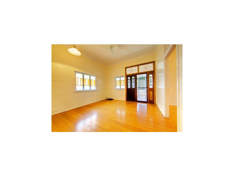 24 Leigh Street, West End QLD 4810