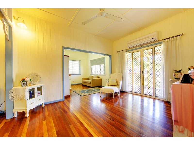 10 Shaw Street, West End QLD 4810