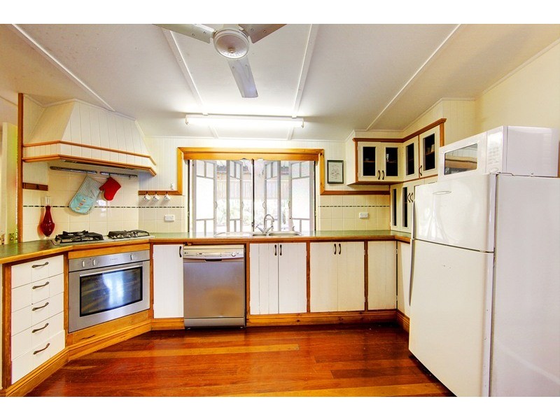 10 Shaw Street, West End QLD 4810