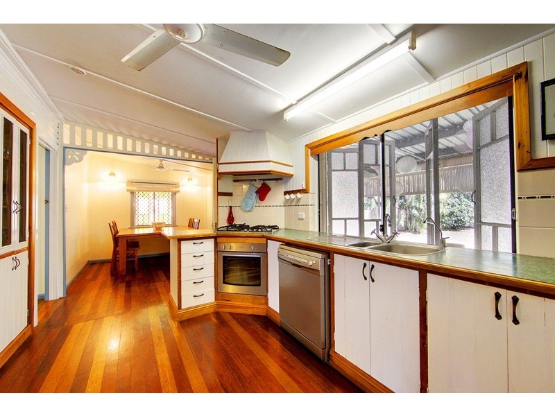 10 Shaw Street, West End QLD 4810