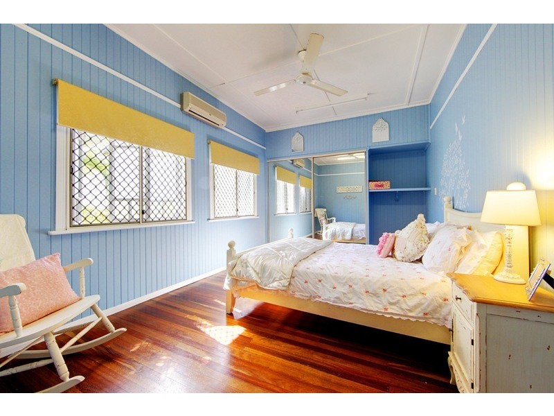 10 Shaw Street, West End QLD 4810