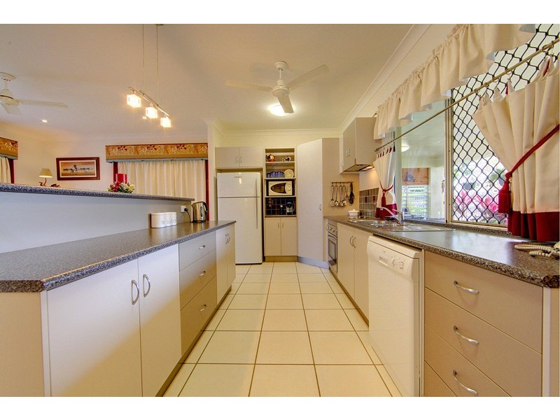2 Moor Court, Kelso QLD 4815