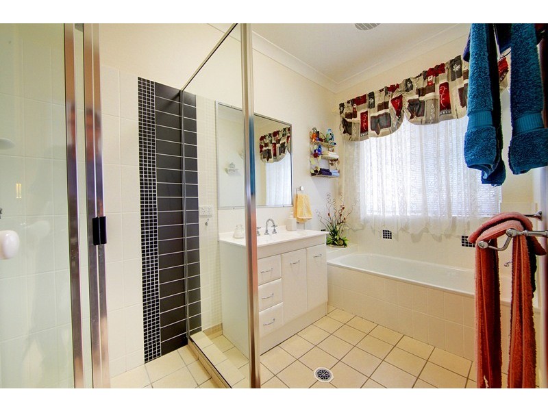 2 Moor Court, Kelso QLD 4815