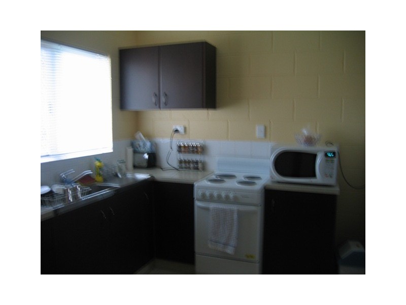 4/17 CRAUFORD STREET, West End QLD 4810