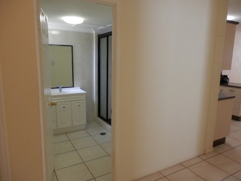 1/7 Warburton Street, North Ward QLD 4810