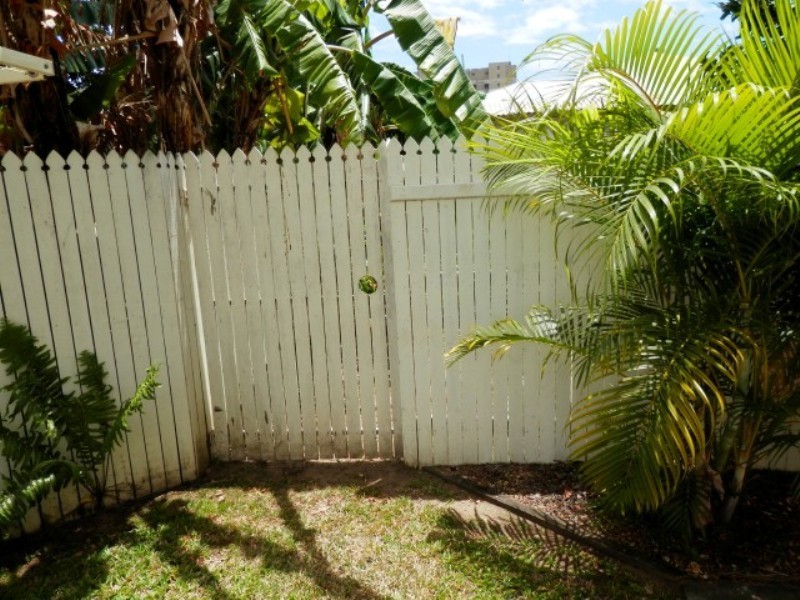 1/7 Warburton Street, North Ward QLD 4810