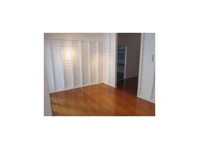 11 Garrick Street, West End QLD 4810