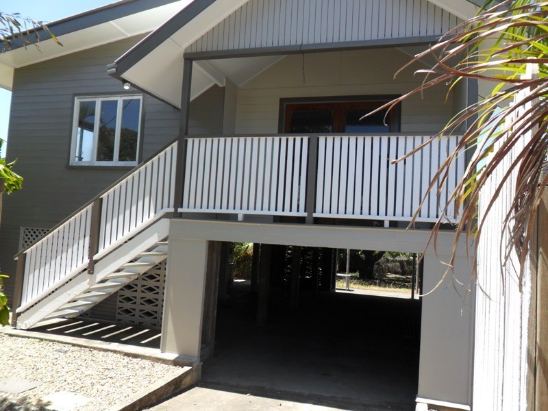 30 NORTH STREET, West End QLD 4810
