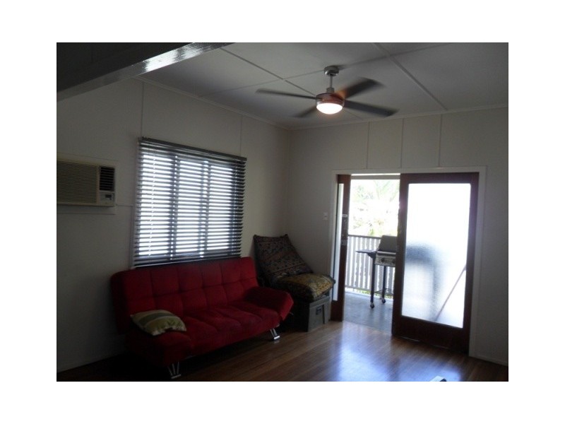 30 NORTH STREET, West End QLD 4810