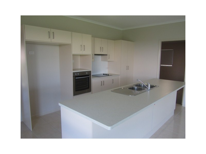 9 Glendower Street, Bushland Beach QLD 4818