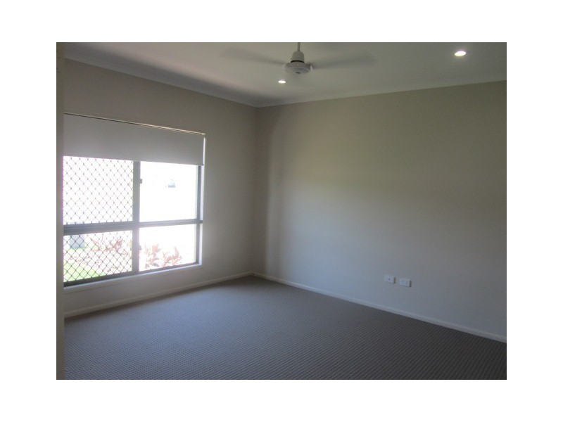 9 Glendower Street, Bushland Beach QLD 4818