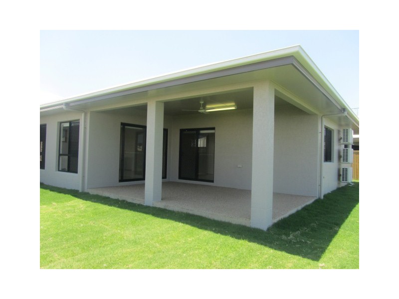 9 Glendower Street, Bushland Beach QLD 4818