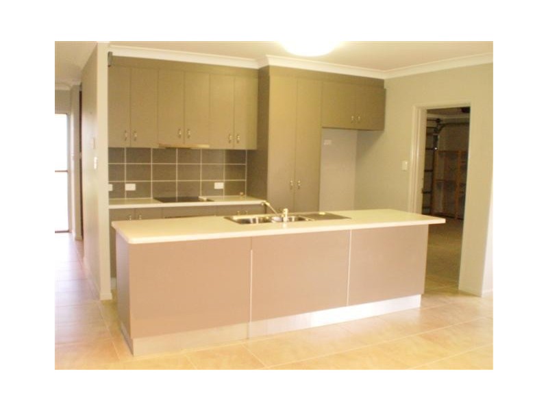 28 BLUE WREN DRIVE, Kelso QLD 4815