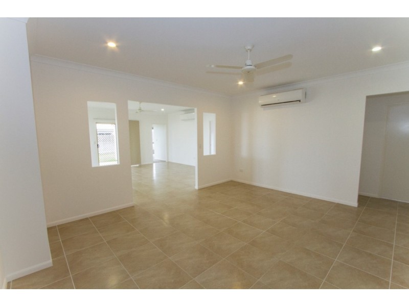 11 Pincer Court, Bushland Beach QLD 4818