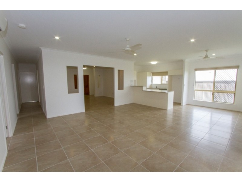 11 Pincer Court, Bushland Beach QLD 4818