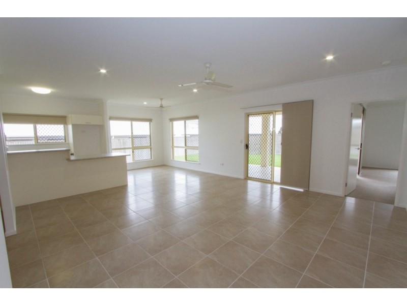 11 Pincer Court, Bushland Beach QLD 4818