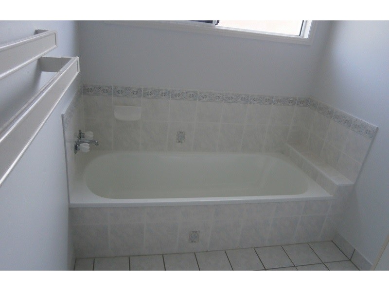 8 St Helens Drive, Mount Louisa QLD 4814