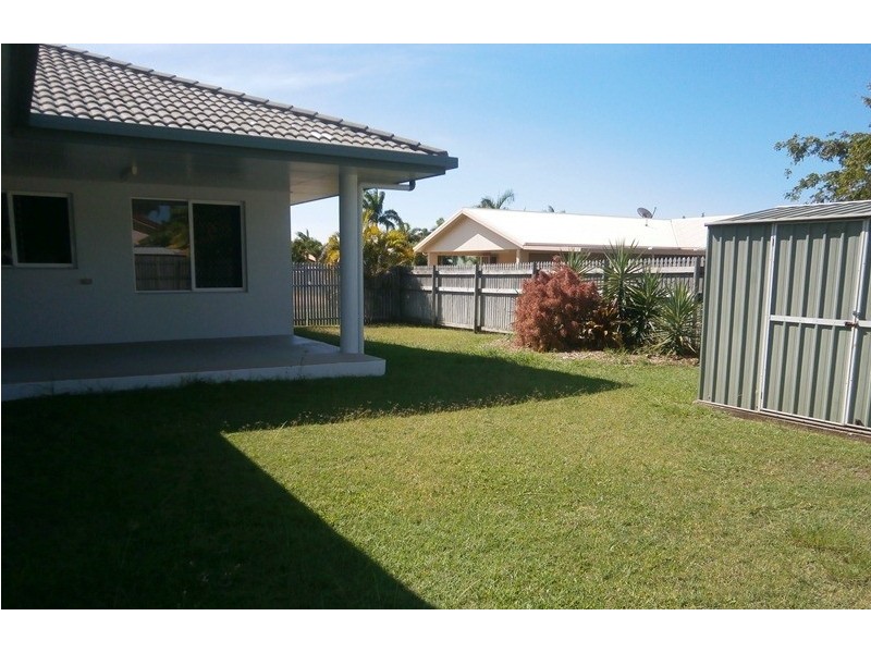 8 St Helens Drive, Mount Louisa QLD 4814