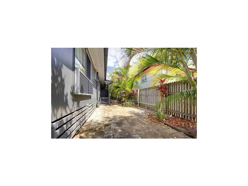 16 Richmond Street, Hermit Park QLD 4812