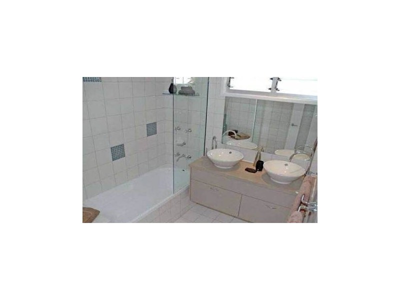 16 Richmond Street, Hermit Park QLD 4812