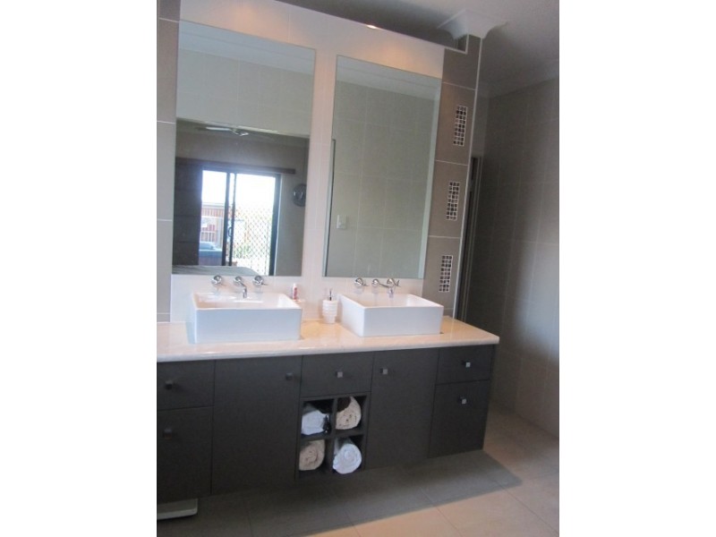 53 RATTRAY STREET, Bushland Beach QLD 4818