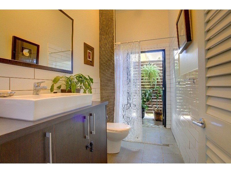 73 BELL STREET, South Townsville QLD 4810