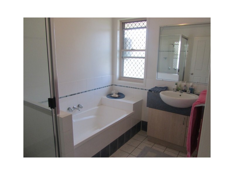 31 Dickenson Place, Kirwan QLD 4817