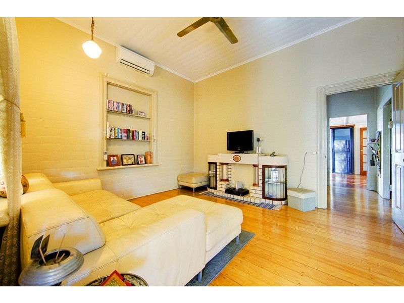 9 Macrossan Street, South Townsville QLD 4810