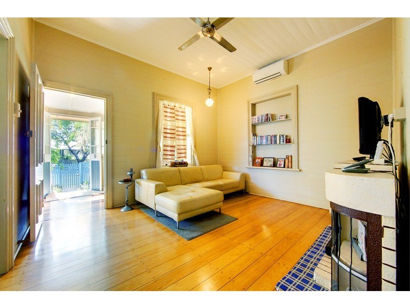 9 Macrossan Street, South Townsville QLD 4810