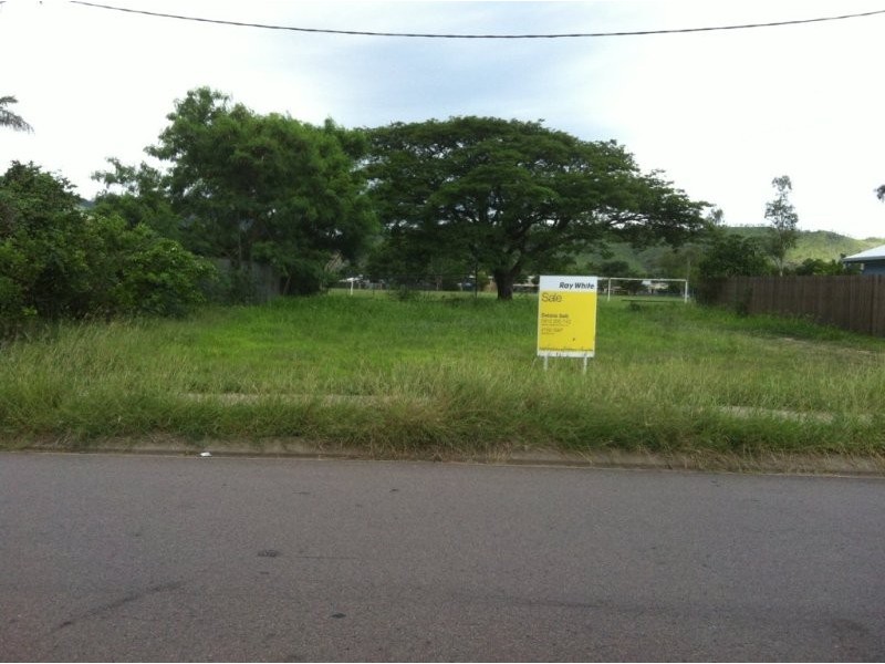 27 Gower Street, Kelso QLD 4815