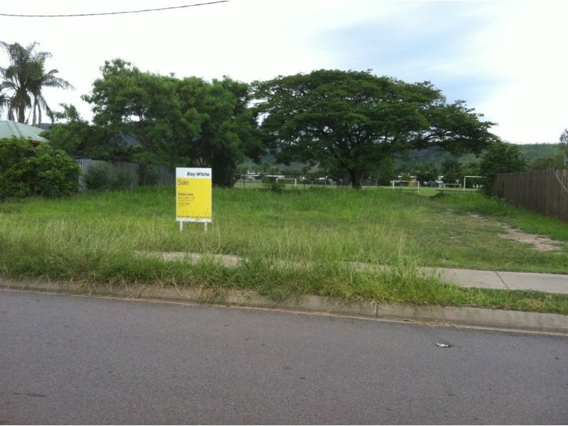 27 Gower Street, Kelso QLD 4815