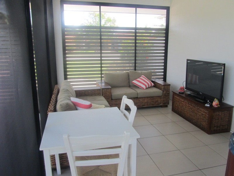 2/19 Margarita Court, Bushland Beach QLD 4818