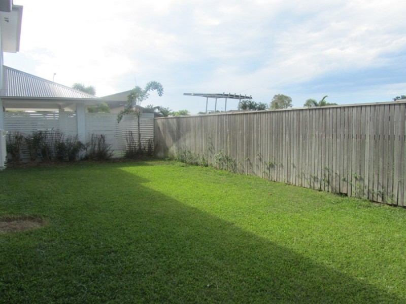 2/19 Margarita Court, Bushland Beach QLD 4818