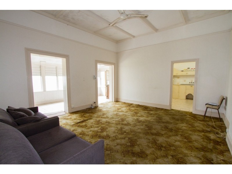 10 Ralston Street, West End QLD 4810