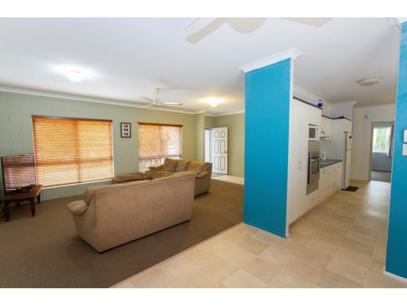 10 Mostyn Cresent, Bushland Beach QLD 4818