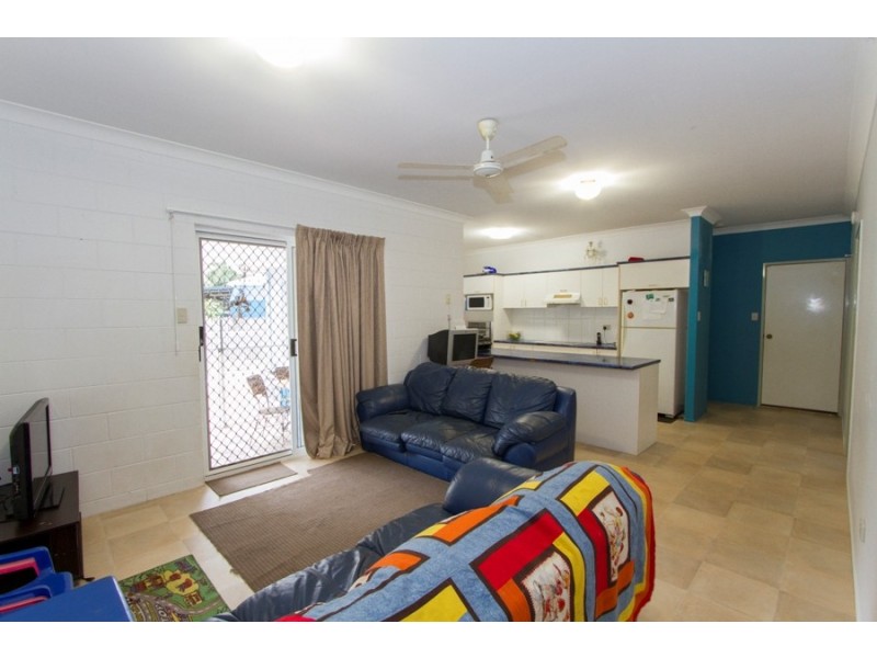 10 Mostyn Cresent, Bushland Beach QLD 4818
