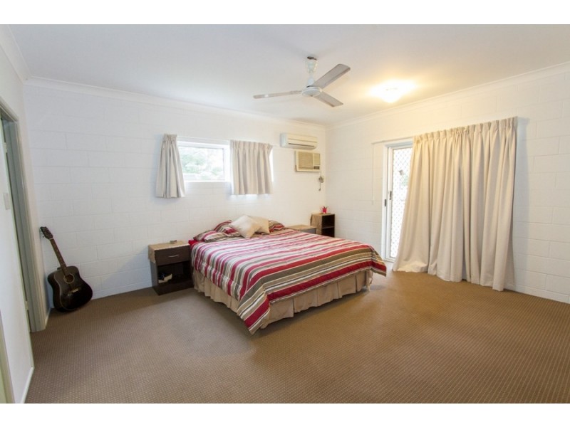 10 Mostyn Cresent, Bushland Beach QLD 4818