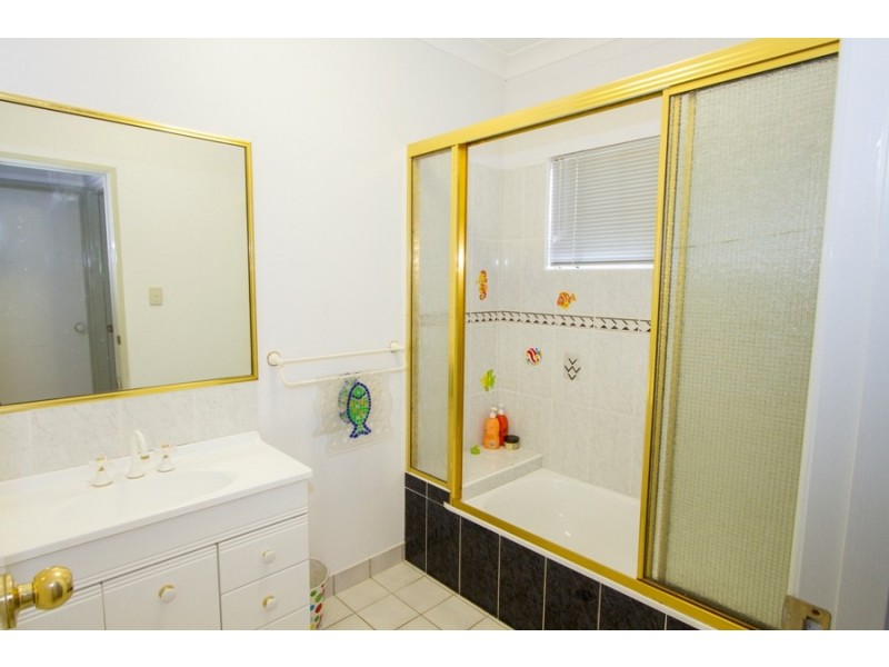 10 Mostyn Cresent, Bushland Beach QLD 4818