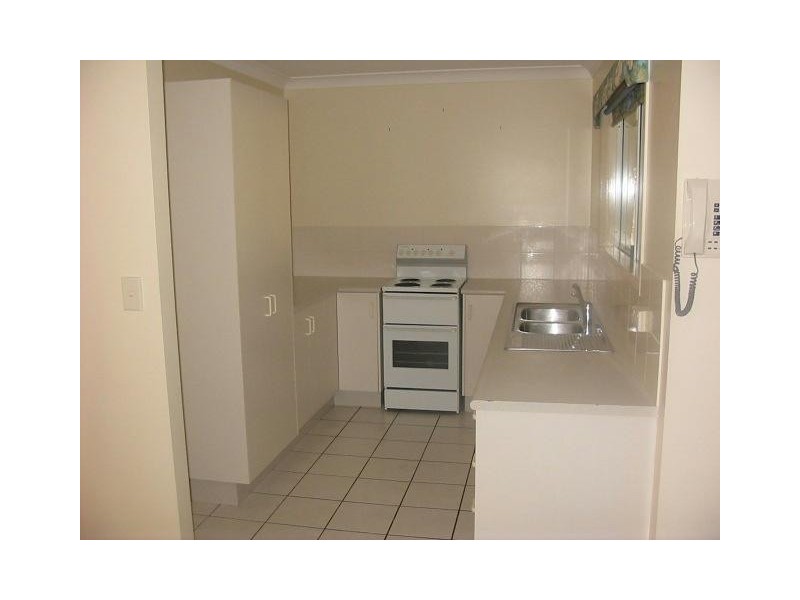 6 TARTAN PLACE, Rasmussen QLD 4815