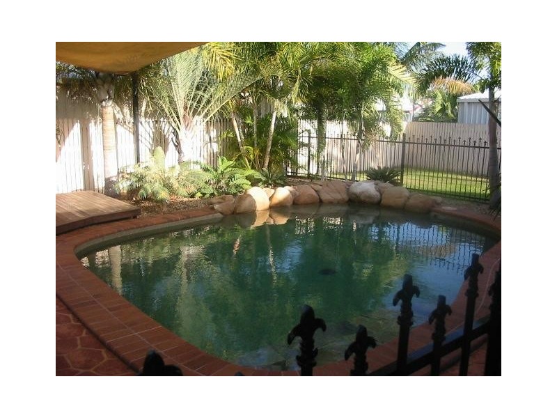 6 TARTAN PLACE, Rasmussen QLD 4815