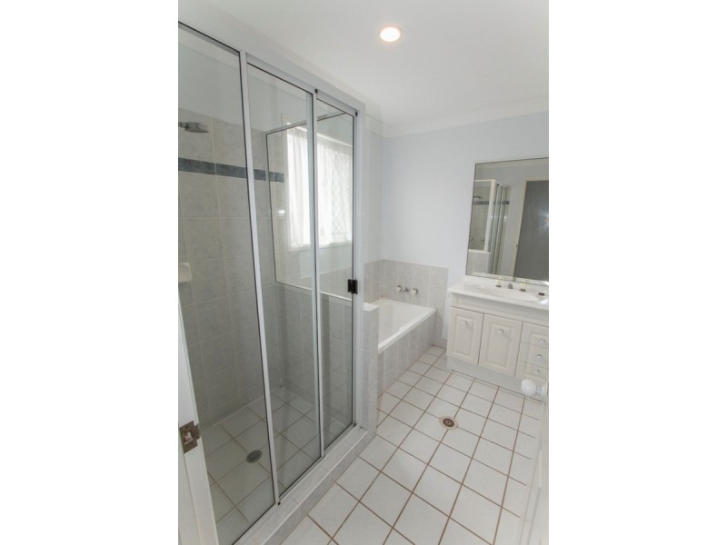 77 Phoenix Parade, Kirwan QLD 4817