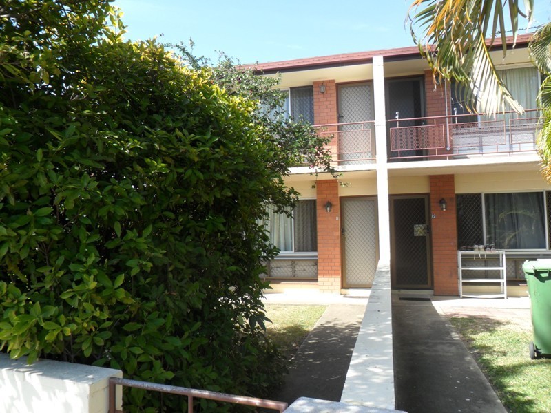 1/95 HUGH STREET, West End QLD 4810