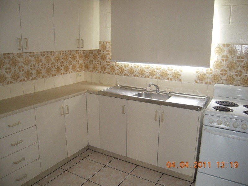 1/95 HUGH STREET, West End QLD 4810