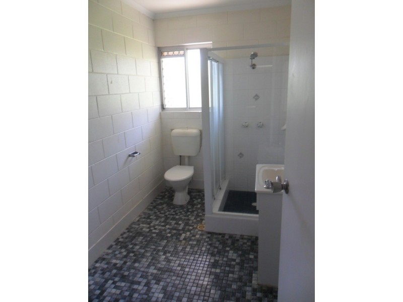 1/95 HUGH STREET, West End QLD 4810