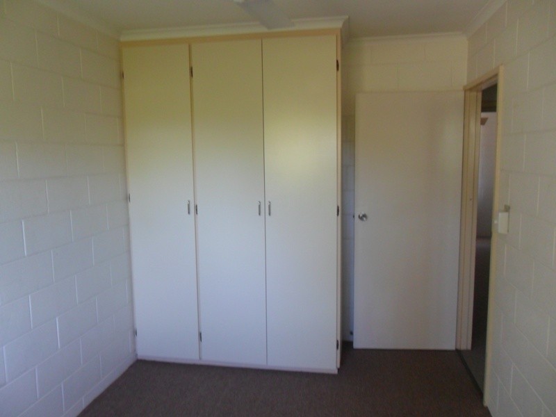 1/95 HUGH STREET, West End QLD 4810