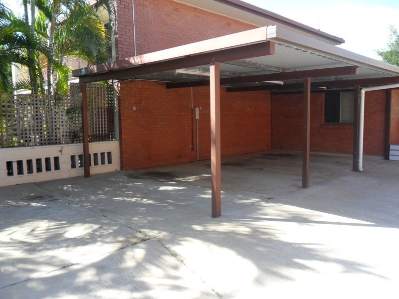 1/95 HUGH STREET, West End QLD 4810