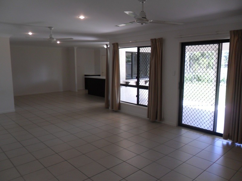 71 WOODWARK DRIVE, Bushland Beach QLD 4818